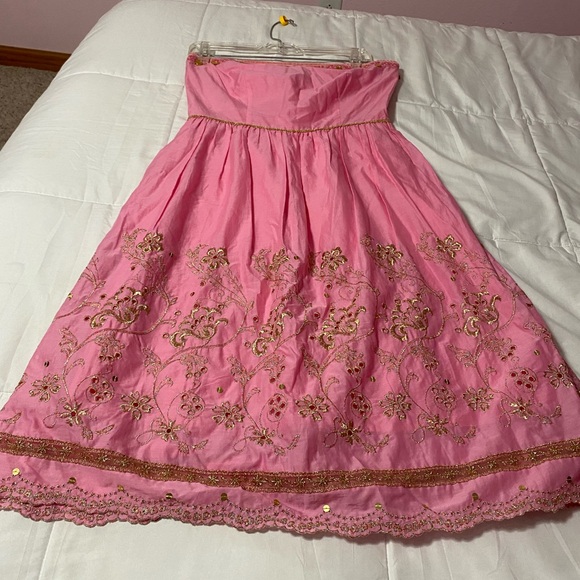 Express Strapless Barbie Pink Embroidered Dress Gold Accents Size 8 - Picture 12 of 13